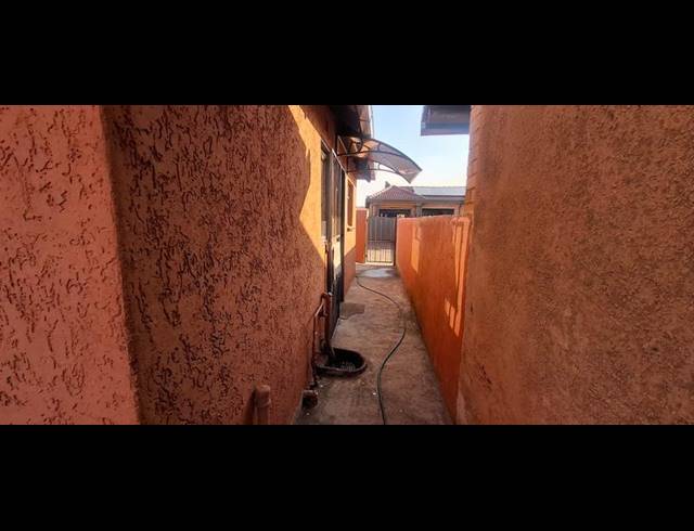 3 BEDROOM HOUSE FOR SALE IN HOSPITAL VIEW